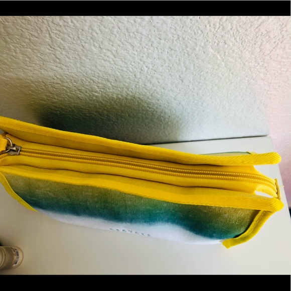 Hair care 6 pieces worth $100+ - Picture 9 of 9